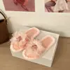 Nuevas pantuflas florales tipo slip-on para mujer, pantuflas peludas casuales para interiores, versátiles para otoño e invierno, ropa de casa estilo hada 2026