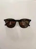 Nuevas Gafas de Sol Retro Naranja Pequeñas para Adelgazar el Rostro Estilo Jennie de Moda para Hombres, Visera de Protección Solar de Gama Alta para Celebridades de Internet con Tachuelas
