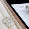 Pendientes de aro lisos súper nuevos e simples estilo ins con circonita incrustada 2024 nuevos de moda elegantes a la moda versátiles estilo frío