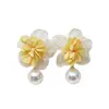 Pinzas para orejas florales hechas a mano estilo vacacional de dopamina sin perforación para mujer, pendientes de perlas dulces y versátiles para el verano