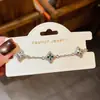 Pulsera de Flor de Zirconia Estilo Francés, Lujo Ligero, Moda de Alta Gama, Pulsera Versátil, Diseño de Nicho, Joyería Exquisita y Elegante para la Mano