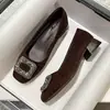 Sapatos Femininos Individuais de Outono com Bico Quadrado Francês 2026 Novos Sapatos Femininos Versáteis de Boca Rasa Solado Macio Strass Temperamento Salto Grosso Sapatos de Trabalho Femininos