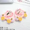 Muñeca de Coche de Tarjeta Pequeña de Dibujos Animados Accesorios de Resina DIY Hecho a Mano Pasador Caja de Almacenamiento Diadema Funda para Teléfono Móvil Material de Pegatina
