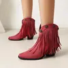 Novas botas de franja, botins curtos com rebites, botas estilo romano de bico fino, botas Martin de salto alto robusto, tamanhos 40-47, botas de exportação plus size
