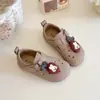 Zapatos de Cuero para Niñas 2025 Primavera y Otoño Nuevo Estilo Zapatos Birkenstock Perforados Mocasines de Bebé Sandalias de Verano para Niños