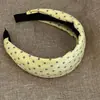¡Exclusivo para chicas tiernas! Linda y esponjosa diadema de ala ancha con estampado de estrellas y puntos que te hace lucir más joven, adelgaza tu rostro y te da una coronilla alta.. Un accesorio para el cabello de nicho