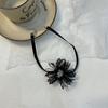 Collar fino cadena clavícula Collar de gargantilla francés de lujo ligero para mujer collar de cristal negro 2023 Nuevo