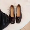 Versão em couro~Sapatos femininos vintage francês roxos de bico quadrado com salto grosso e fivela dourada, corte baixo, slip-on franzido, Mary Jane