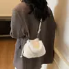 Bolso Relleno para Mujer 2025 Invierno Nuevo Estilo Exquisito y Lindo Bolso Bandolera Pequeño para el Trabajo y los Viajes Bolso Cubo Cruzado
