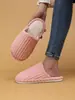 Nuevas zapatillas de pana para mujer de venta caliente transfronteriza, de punta cerrada, cálidas para otoño e invierno, para el hogar, silenciosas, a la moda, para exteriores, de algodón, para niñas