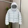 O mais vendido 2026 novo modelo feminino de inverno curto espesso moda casaco de algodão, solto e quente com apliques nas mangas