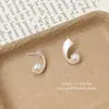 Pendientes metálicos de cinta con perlas artificiales para mujer, frescos y elegantes, de lujo ligero, alta gama, únicos, hermosos, sencillos, versátiles y con estilo.