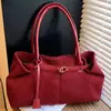 Bolsa Retrô de Veludo de Grande Capacidade para Mulheres 2025 Nova Tendência Moda Bolsa de Axila Casual Bolsinha Coreana Bolsa para o Dia a Dia