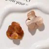 Zhen Tu Arena Movediza Acrílico Colorido Doble Capa Perforados Flor de Tres Pétalos Aretes Accesorios para el Cabello Pasador Joyería DIY Piezas