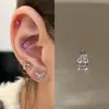 Primer Amor de Sakura Carta de Amor Mariposa de Primavera Hueso del Oído Pequeño y Fresco Aretes de Hueso del Oído Aretes de Acero de Titanio Pequeños y Exquisitos Aretes de Hueso del Oído