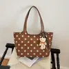 Bolso casual de lunares para mujer, nueva colección de verano 2026, bolso de hombro de gamuza, gran capacidad, adecuado para ir al trabajo