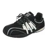 Tênis casual novo estilo, sapatos de treino leves alemães, sapatos esportivos versáteis retrô de outono, modelo feminino baixo 2026