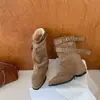 Botas de Cano Médio Elegantes Versáteis Design Retrô Bico Fino Com Rebites Outono/Inverno 2026 Botas Franzidas Com Fivela Salto Bloco