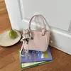 Mini Bolso Cubo Modelo Nuevo 2026 con Textura Sutil de Dibujos Animados, Correa Larga para el Hombro y Colgante Único de Pentagrama Plateado
