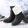 Botas de Chuva Japonesas e Coreanas Transfronteiriças de Cano Médio Novas para Mulheres de Inverno com Forro de Lã Integrado Botas de Chuva Quentes Sapatos de Água da Moda Sapatos de Borracha Antiderrapantes