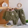 Conjunto de invierno para niños 2026 nuevo estilo niños invierno forrado de polar engrosado moda con capucha chaqueta de algodón conjunto de dos piezas de moda envío directo
