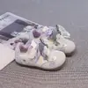 Tênis Esportivo Feminino 2026 Primavera/Outono Novo Casual Versátil Sapatos Brancos Pequenos Infantis Meninas Sola Macia Versátil Sapatos de Treino Alemães