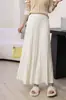 Esta falda plisada de punto gris presenta un corte súper favorecedor y es una falda larga nueva de estilo coreano, versátil, para mujer, perfecta para la temporada otoño/invierno 2026