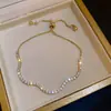Pulsera de Flor de Trébol Incrustada con Diamantes, Estilo Retro Europeo y Americano, Pulsera de Moda Exquisita Personalizada, Joyería de Lujo Ligero de Alta Gama al por Mayor