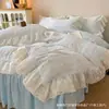 Conjunto de 4 peças Saia de Cama Estilo Princesa Francesa Classe A Veludo Leite Espessado Quente Veludo Coral Renda Esculpida Capa de Edredom Saia de Cama 1