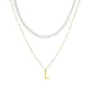 Colar de 26 Letras Fashion para Comutador Feminino Design de Nicho Cadeia de Clavícula Dupla Camada Empilhada Pérola Colar de Luxo Leve Atacado
