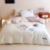 Juego de ropa de cama de tres o cuatro piezas de algodón cepillado, fresco y sencillo, para otoño/invierno, que incluye una sábana bajera, en color rosa, diseñado para una estética juvenil