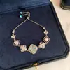 Pulseira de Rede Azul Dourada com Flor de Vidro Pérola Zircônia Brilhante Pulseira Elegante de Luxo Leve Joia de Mão Versátil da Moda