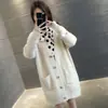 Otoño e Invierno 2026 Estilo Nuevo Suéter Muy Elegante de Cuello en V Chaqueta para Mujer Estilo Coreano de Moda Cardigan de Punto Holgado de Longitud Media