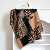 Cachecol Quente com Estampa de Leopardo Selvagem Moda Outono Inverno com Personalidade Única, Estilo Doce e Cool Feminino de Falso Cashmere para Ar Condicionado, Protetor de Pescoço