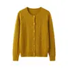 Novedades para Otoño/Invierno 26: Cárdigan suelto de punto trenzado con cuello redondo de cachemira de la marca Consinee