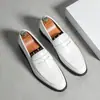 Zapatos de charol brillante de gran tamaño para hombre, patente 2026, zapatos formales casuales de caballero, zapatos para sesión de fotos de boda de novio para hombre