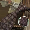 Gravata Marrom Retrô Listrada com Flores Estilo Coreano Amarrada à Mão para Homens Britânica 8cm Formal Anfitrião Negócios Casamento Noivo