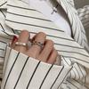 Anillo de estilo coreano con diseño de nicho, estilo frío, elegante y combinable con todo, con sonrisa abierta y cadena industrial pesada.