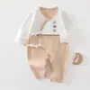 Roupas de Borboleta para Recém-Nascidos Primavera e Outono Macacão 100% Algodão com Amarração Manga Longa Abertura Assimétrica Roupas de Engatinhar para Bebês