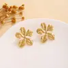 Brincos Irregulares de Flor com Textura Metálica Brilhante Transfronteiriços Europeus e Americanos Moda Personalizada Design de Nicho