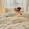 Juego de Cuatro Piezas de Piel de Conejo Engrosada Clase A Terciopelo de Leche Conejo Funda Nórdica de Terciopelo de Conejo Lavable a Máquina No Suelta Pelo Grado Madre e Hijo Estilo Invierno