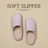 Zapatos de algodón impermeables para mujer, invierno, hogar, interior, suela suave, pantuflas antideslizantes, otoño e invierno, cálidas, con felpa, pantuflas de algodón para hombre, venta al por mayor