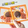 Chaveiro de Girassol Tricotado com Pingente "Primeiro Lugar", Acessório Artesanal Teçido para Bolsas