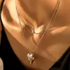 Collar con colgante de amor con cuadros huecos de estilo europeo y americano, chapado en acero inoxidable, oro real de 18 quilates, cadena de clavícula de estilo elegante apilada para mujer