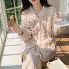 Pijama de forro polar coral para mujer, nuevo estilo de invierno, cálido y acogedor, conjunto de cárdigan con estampado de arcoíris, engrosado y con diseño de jacquard, una excelente opción para ropa de estar para mujer