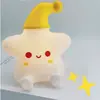 Coleção de Luzes Noturnas: Novos Ornamentos de Luz Noturna Estrela com Chapéu Amarelo Grande, Pequenos Presentes, Luzes Criativas de Silicone Vinílico para Atmosfera Infantil