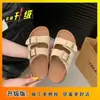 Sandálias femininas de sola grossa, estilo francês, novo modelo verão 2025, chinelos de praia de uma tira estilo Birkenstock, sandálias casuais da moda
