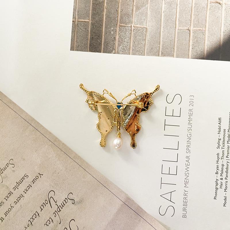 蝴蝶高档胸针女14k注金复古轻奢微镶锆石天然淡水珍珠气质胸花冬