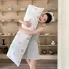 Almofada longa de veludo de leite, projetada para dormir de lado, almofada para abraçar as pernas, almofada de cabeceira para adultos, almofada de sofá removível e lavável, atacado