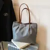 Bolsa Tote Casual Simples para o Dia a Dia de Mulheres 2025 Outono Nova Nylon Nicho Leve Tendência Bolsa de Ombro Único Axila